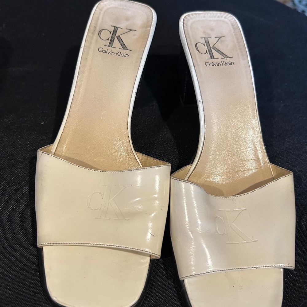 Vintage Calvin Kline leather w/ chunky heel